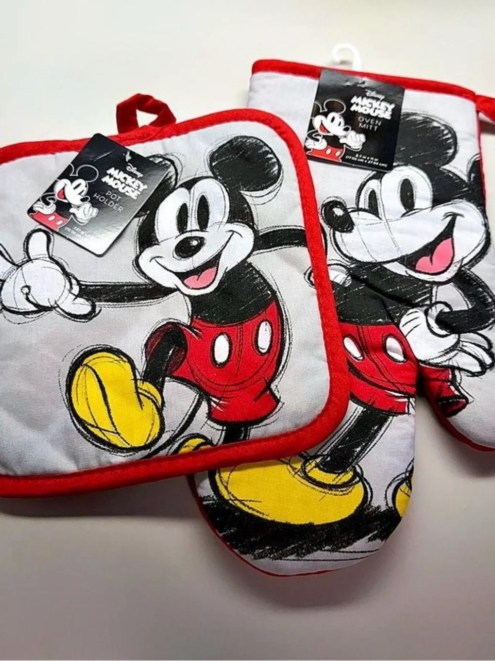 Disney Mickey Mouse 2 pc Oven Mitt and Pot Holder Set